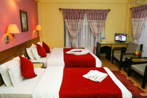 Hotel Silver Oaks Inn