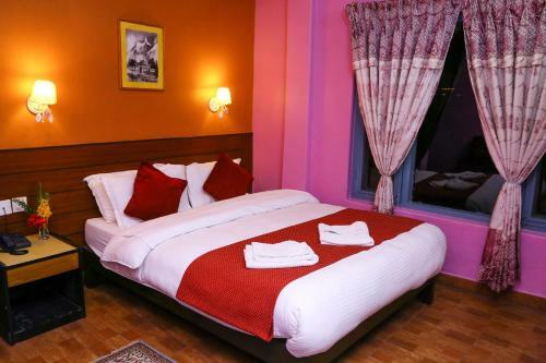 Hotel Silver Oaks Inn