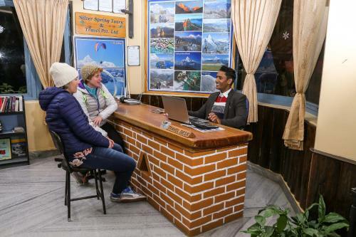 Hotel Silver Oaks Inn