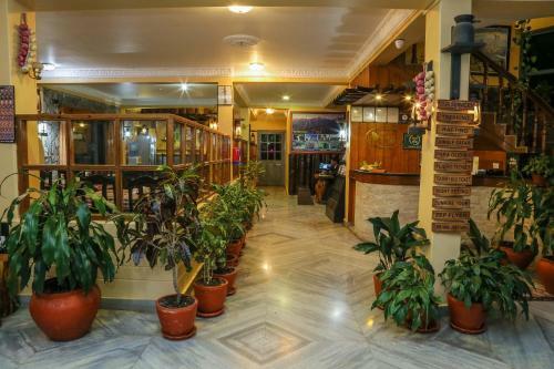 Hotel Silver Oaks Inn