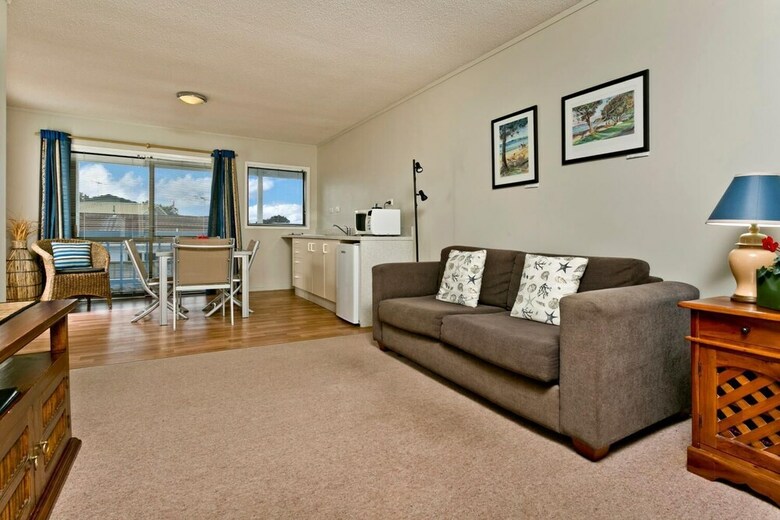 Snells Beach Motel