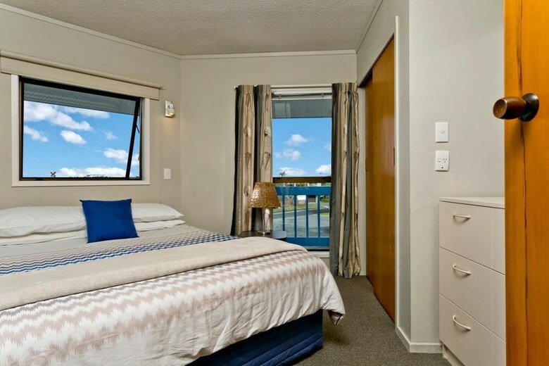 Snells Beach Motel