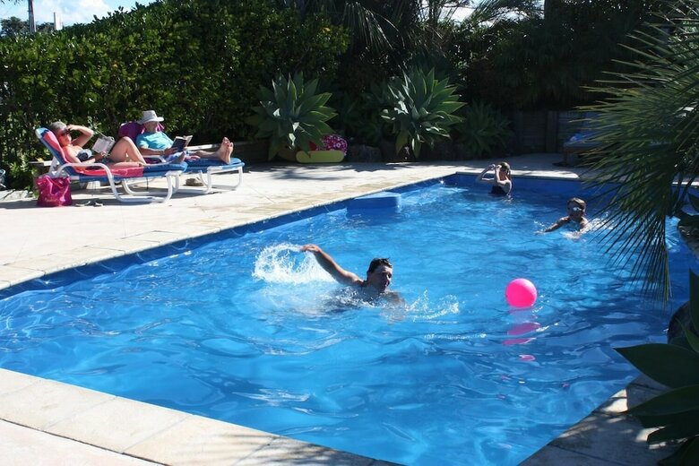 Snells Beach Motel