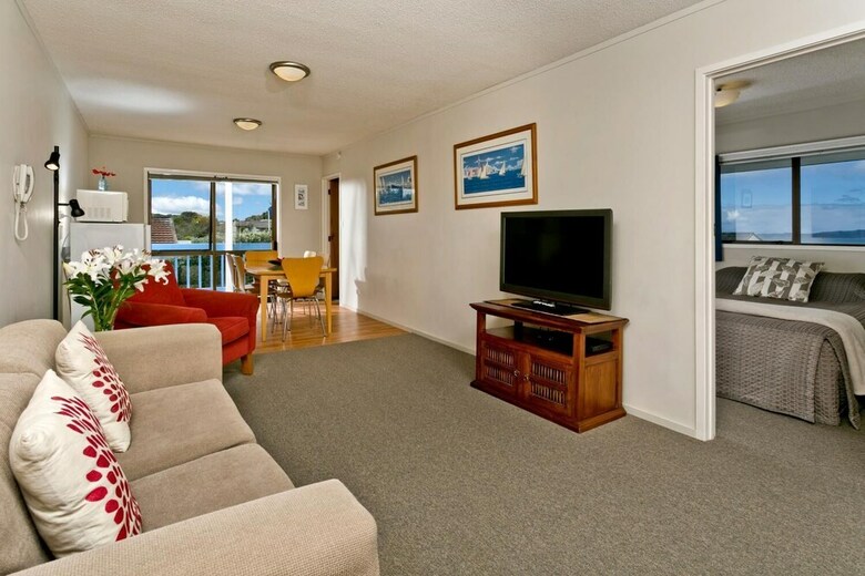 Snells Beach Motel
