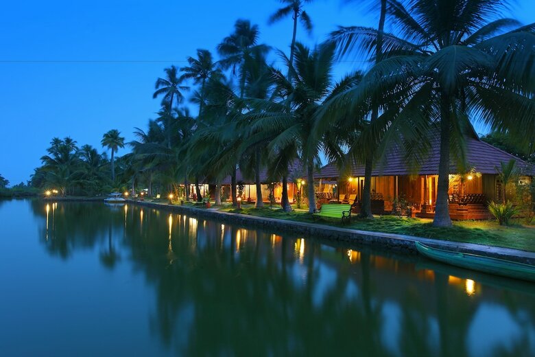 Hotel Kondai Lip Backwater Heritage Resort