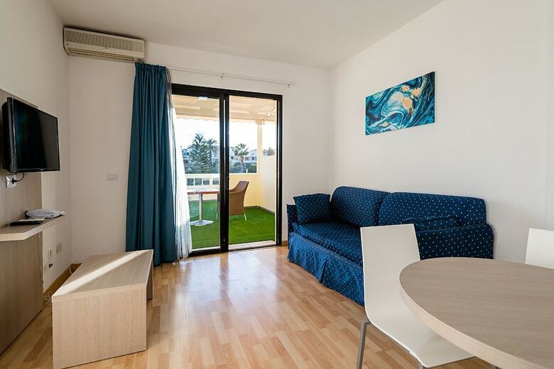 Aparthotel New Folias