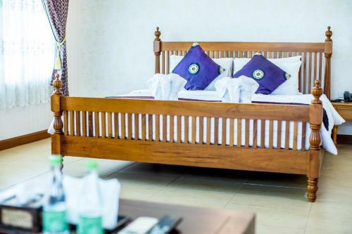 Juntra Resort & Hotel