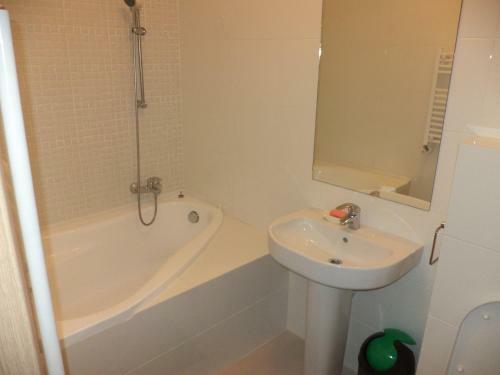 North Lane Apartment