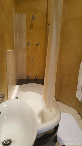 Hostal Ninety9 On Villiers Guest House