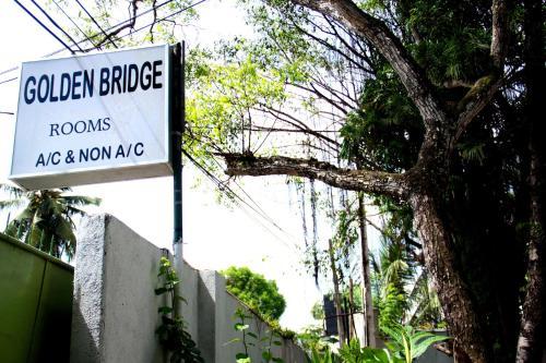 Hostal Golden Bridge