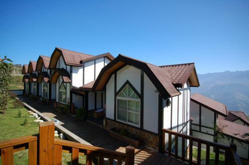 Sea Of Clouds Vacation Villa