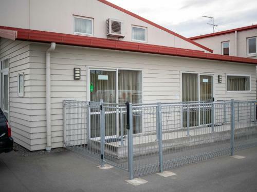 Riverstone Motel
