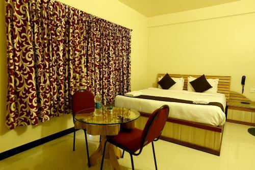 Hotel Alwoodland Residency