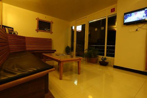 Hotel Alwoodland Residency