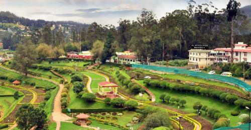 Hotel Alwoodland Residency