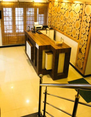 Hotel Alwoodland Residency