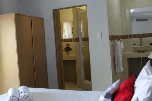Hostal 3 Liebeloft Guest House