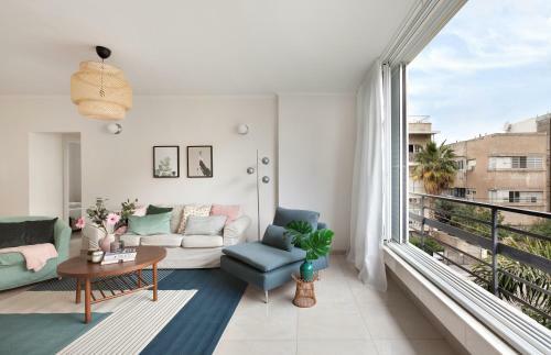 Pinsker - New 2 Bedroom Apartment