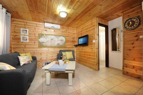 Lodge Barzilay Mansion