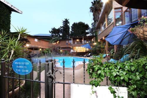 Lodge Barzilay Mansion