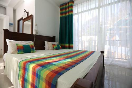 Villa Baywatch, Rumassala