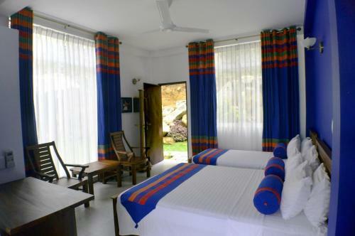 Villa Baywatch, Rumassala