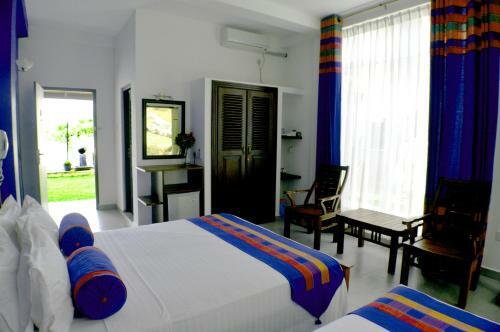 Villa Baywatch, Rumassala