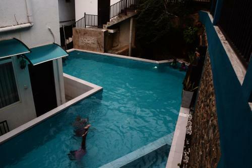 Villa Baywatch, Rumassala