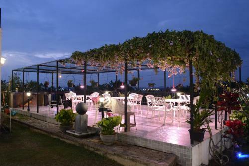 Villa Baywatch, Rumassala