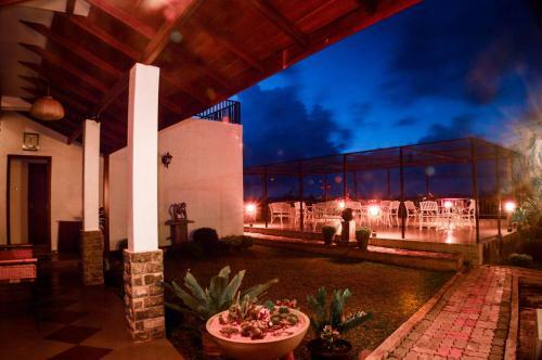 Villa Baywatch, Rumassala