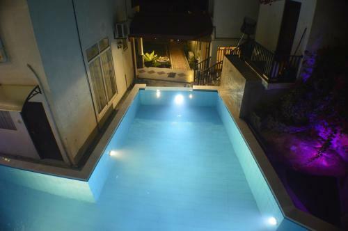 Villa Baywatch, Rumassala