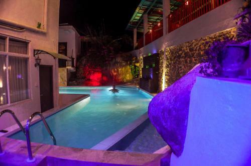 Villa Baywatch, Rumassala