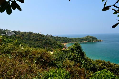 Villa Baywatch, Rumassala