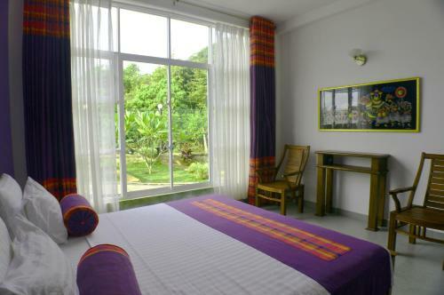 Villa Baywatch, Rumassala