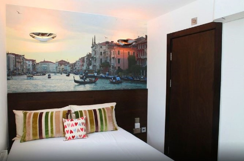 Exhibition Court Hotel 4