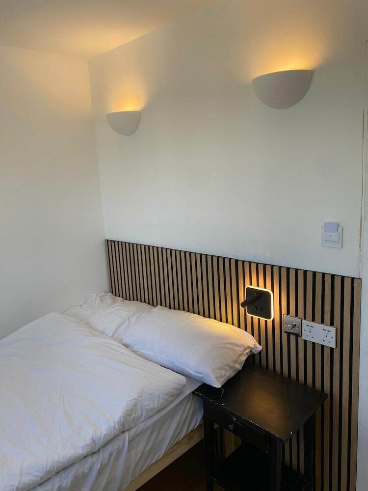 Exhibition Court Hotel 4