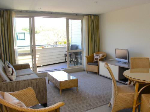 Hananui Lodge And Apartments
