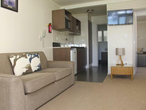 Hananui Lodge And Apartments