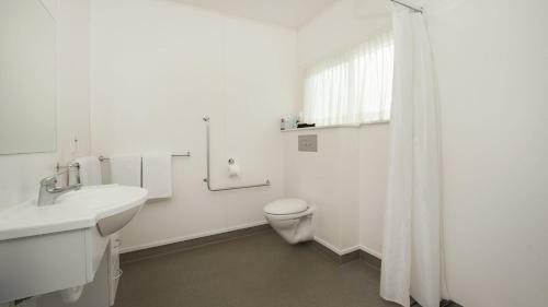 Hananui Lodge And Apartments