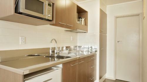 Hananui Lodge And Apartments