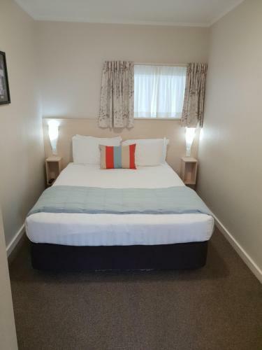 Hananui Lodge And Apartments