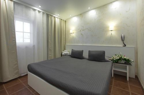 Fort R Hotel
