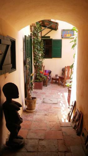 Hostal Maison Augustin Ly