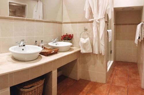 Bed & Breakfast Five Burnham Guest House