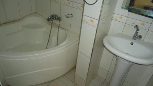 Wadoma Royale Hotel