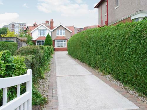 15 Elms Road