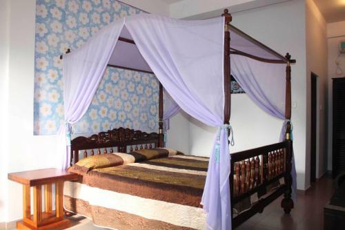 Solomon Beach Hotel
