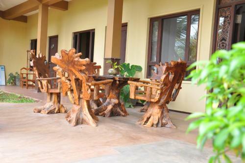 Solomon Beach Hotel