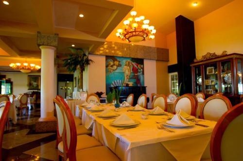 Hotel Las Olas Beach Resort