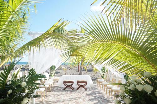 Hotel Las Olas Beach Resort